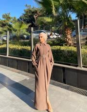 sütlü kahve krep kumaştır taş detaylı elbise önden düğmeli 44 bedene kadar