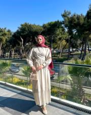 krem kuşaklı elbise